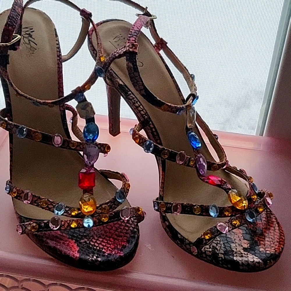 Mossimo jeweled heel